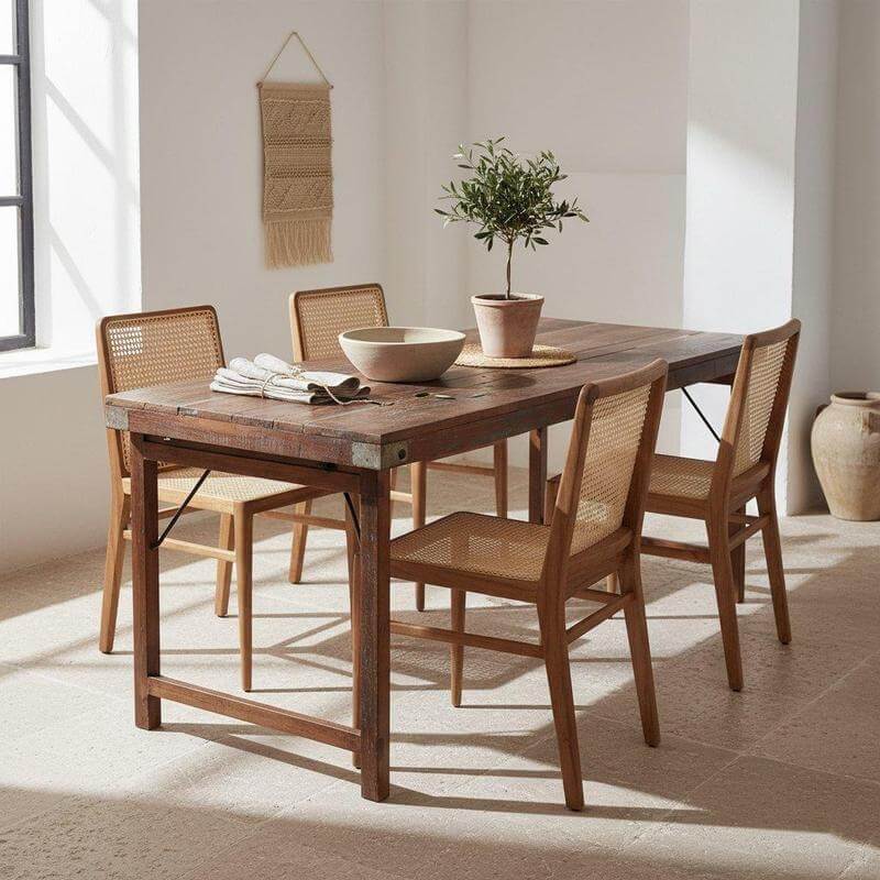 Eettafels in boho stijl van hout en natuurlijke materialen