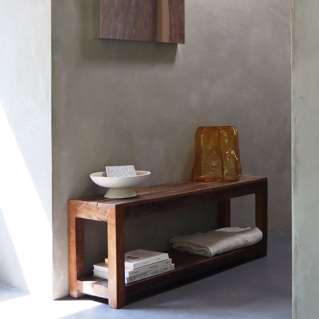 Banken in boho stijl van hout en natuurlijke materialen