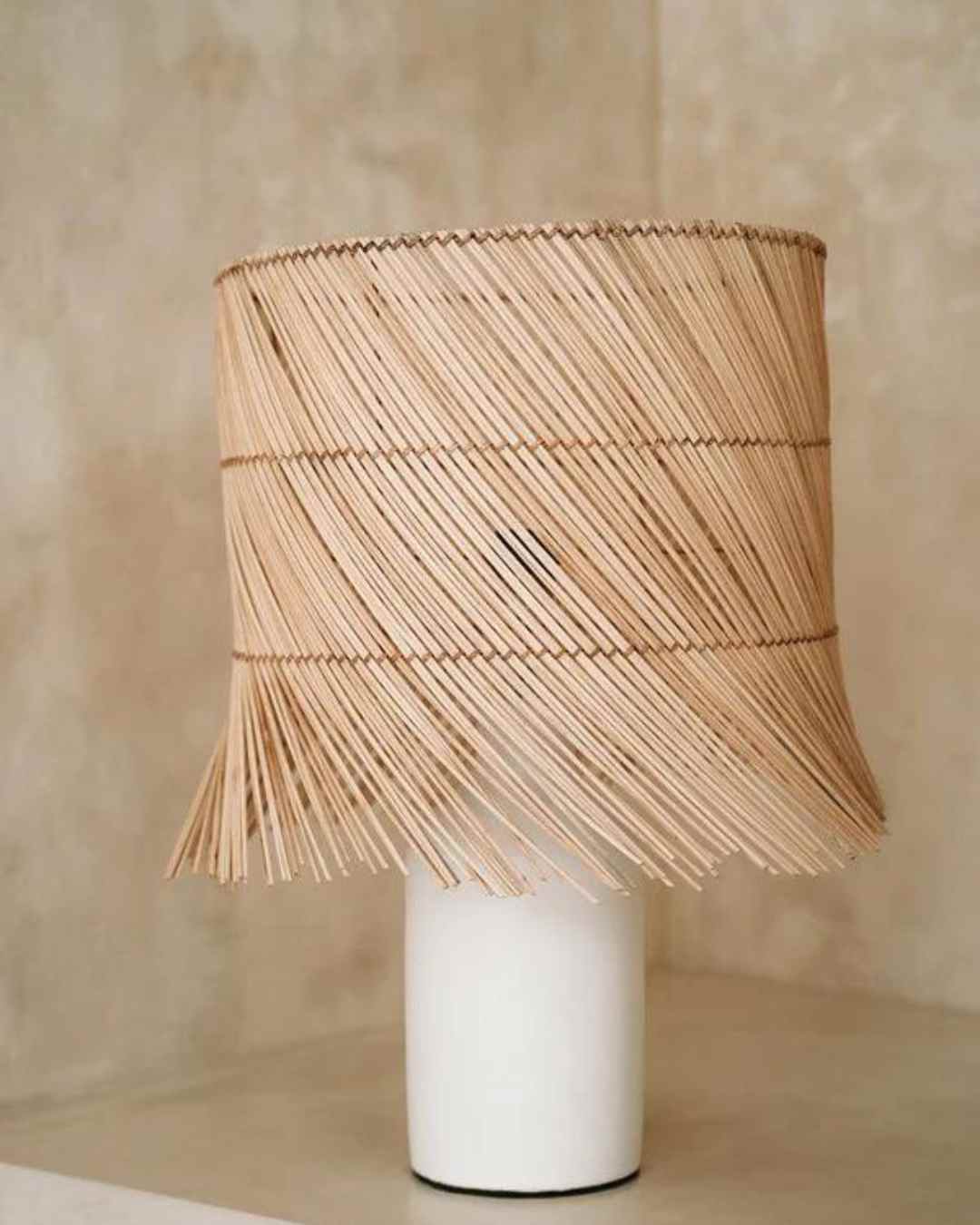 Boho stijl rotan tafel lampen met natuurlijke textuur, perfect voor sfeervolle inrichting.