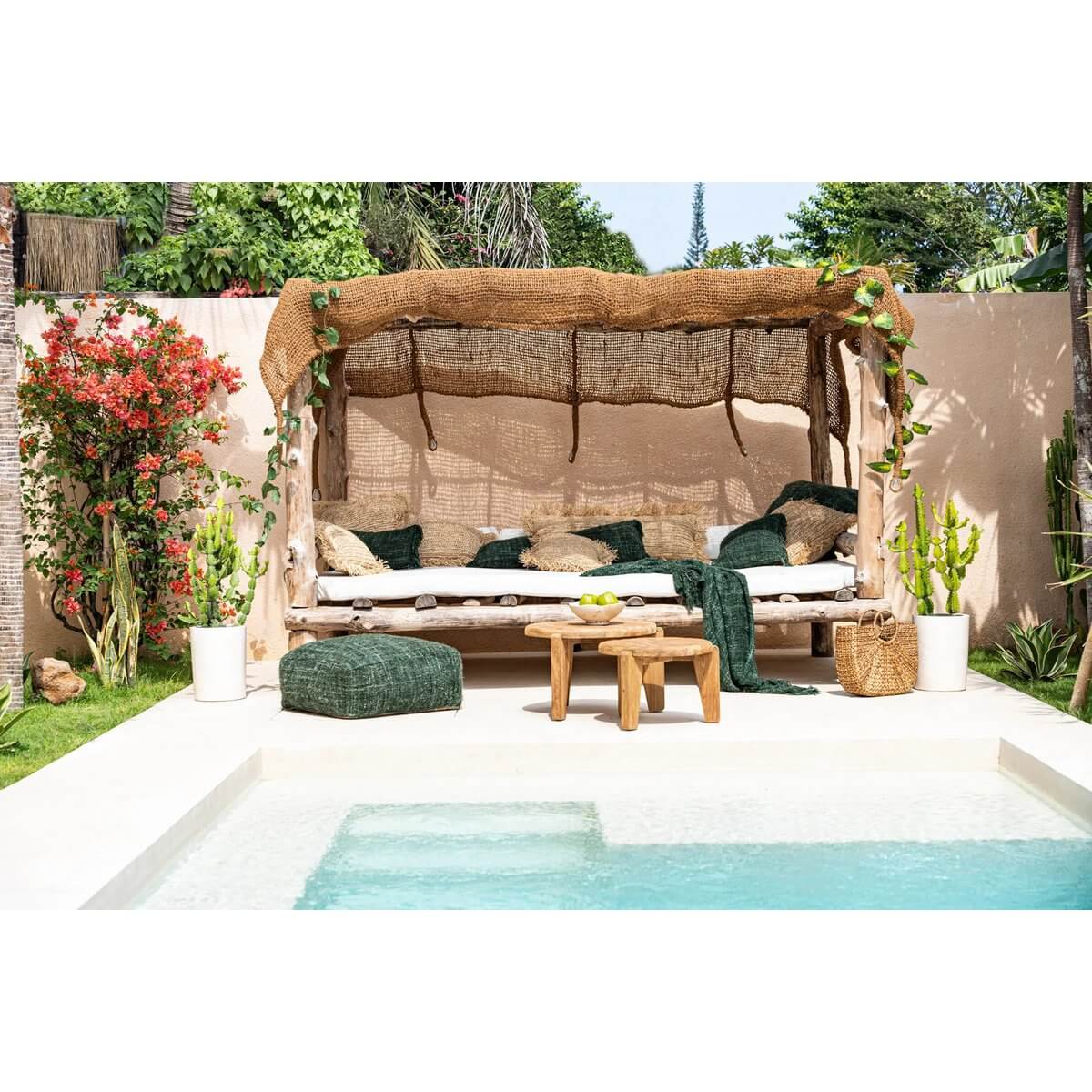 Bohemian Coco Shade Rechthoekig beside pool, offering natural and stylish sun protection for garden or balcony, 300x200 cm