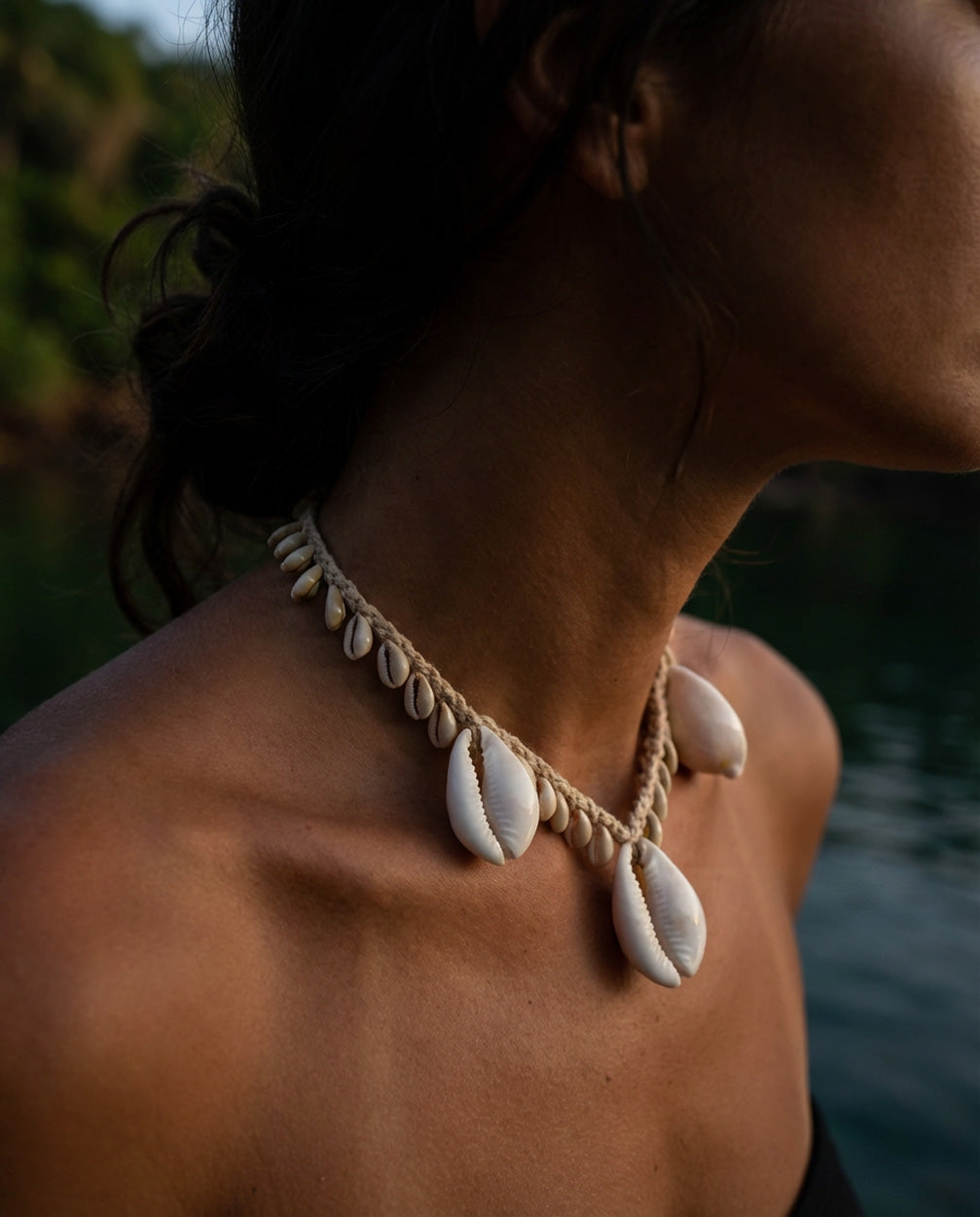 De grote witte kauri schelp ketting