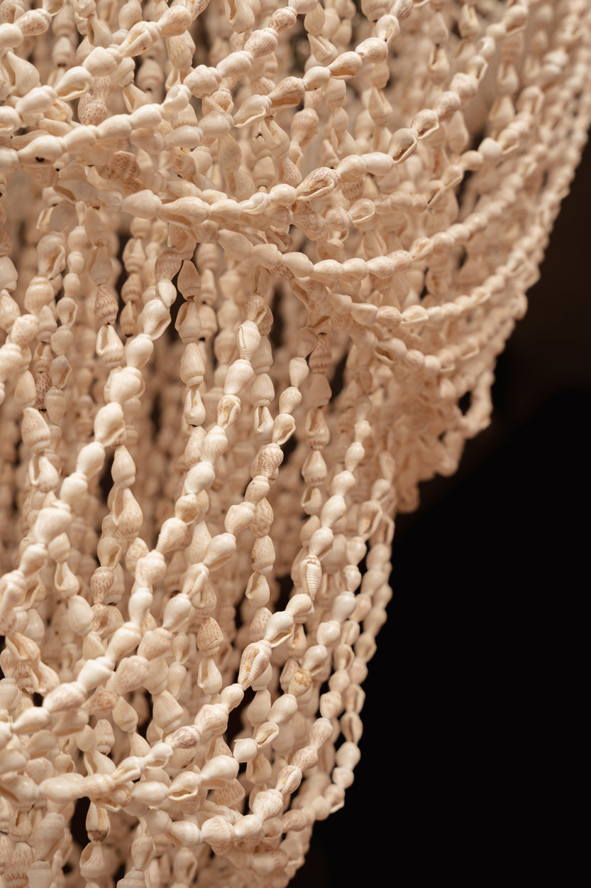 Schelpenkroonluchter Oceaan Toren naturel 40 cm in close-up