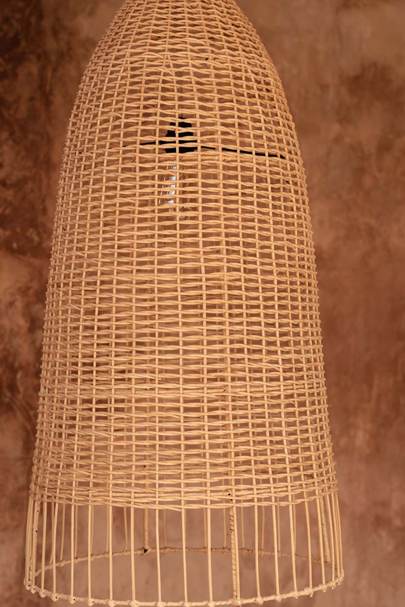 Zijaanzicht van rotan hanglamp elba 30 cm
