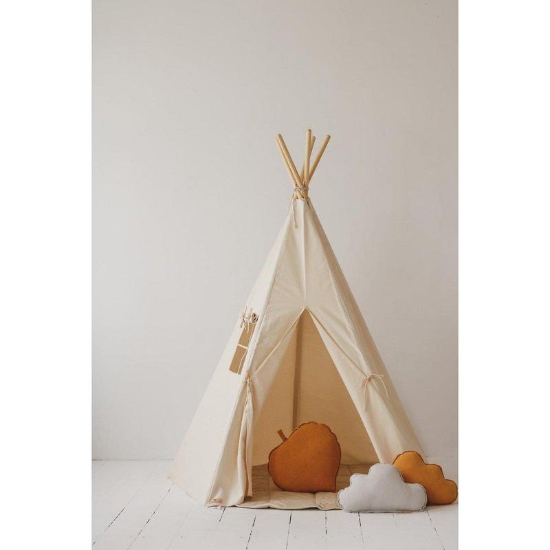 "Beige" Tipi-tent-Moi Mili-Ik Hout ervan.