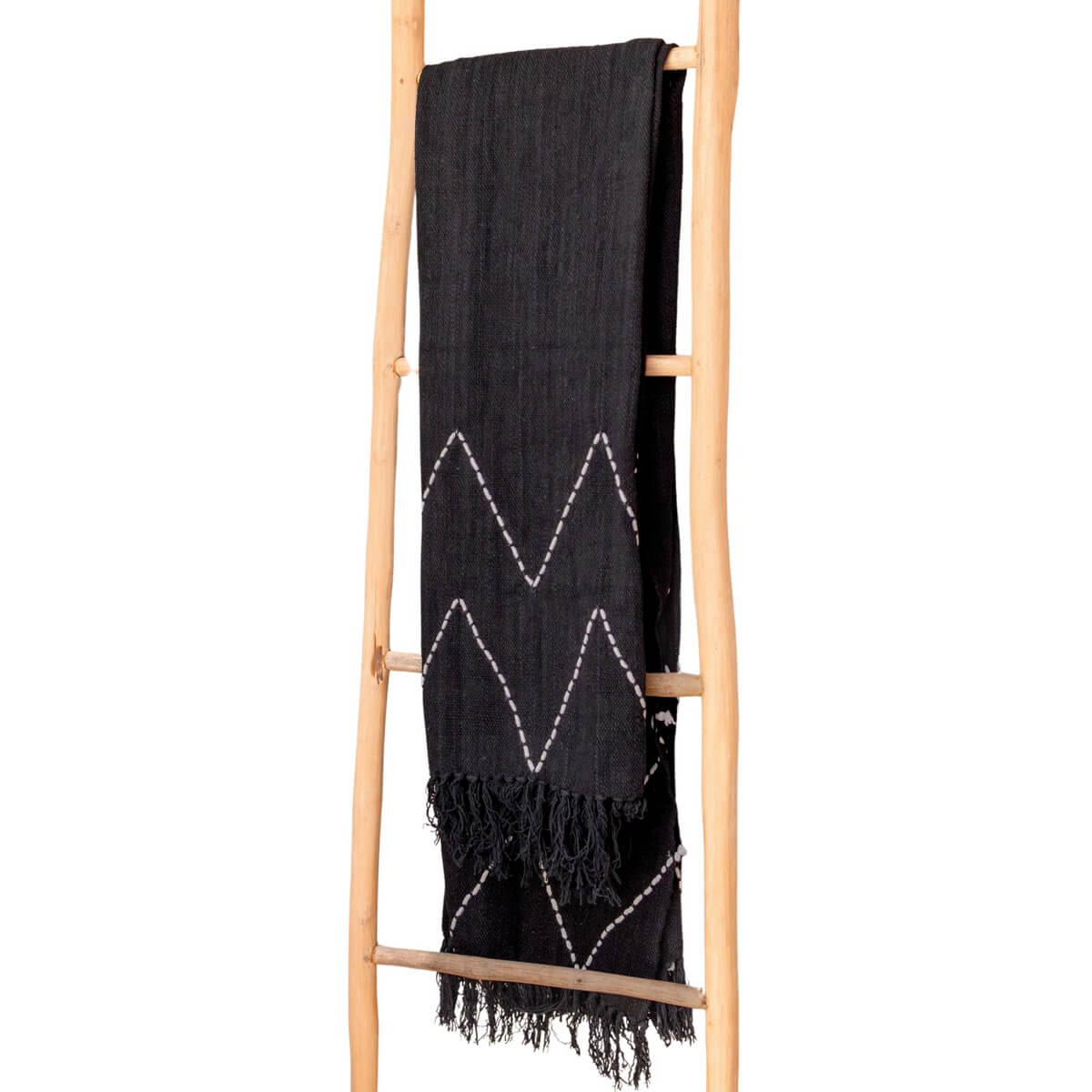 Boho zwart handgeweven katoenen deken 140x200 cm op een houten ladder, ideaal als sprei of decoratief plaid, eco-vriendelijk ontwerp