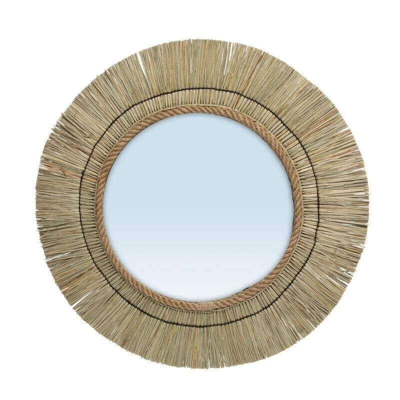 Boho spiegel The St Barth met natuurlijke grasrand, perfect voor een kusttextuur en aardse boho touch in je interieur.