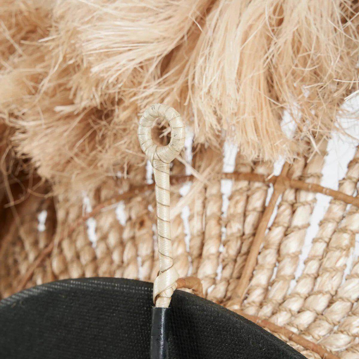 Detail van de De Abaca Solomon Spiegel met naturel abacagras, perfect voor een stijlvol en natuurlijk interieur.