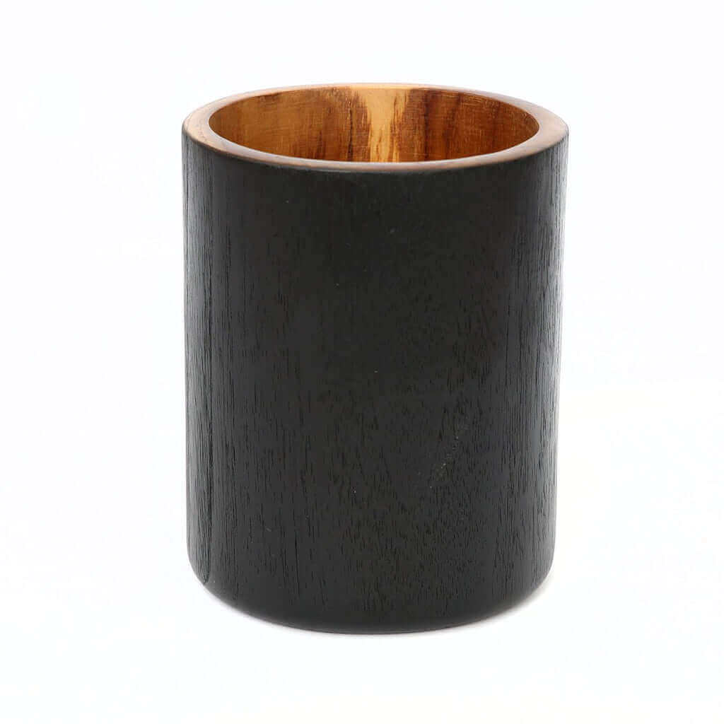 Stijlvolle ronde vaas van teakhout, natuurlijk zwart, ideaal als make-up houder, sieradenschaal of pennenbakje. Handgemaakt, uniek design.