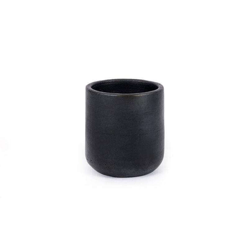 Zwart-gebrande beker uit de Burned collectie, perfect voor kleurrijke gerechten en stijlvolle Insta-foto's.