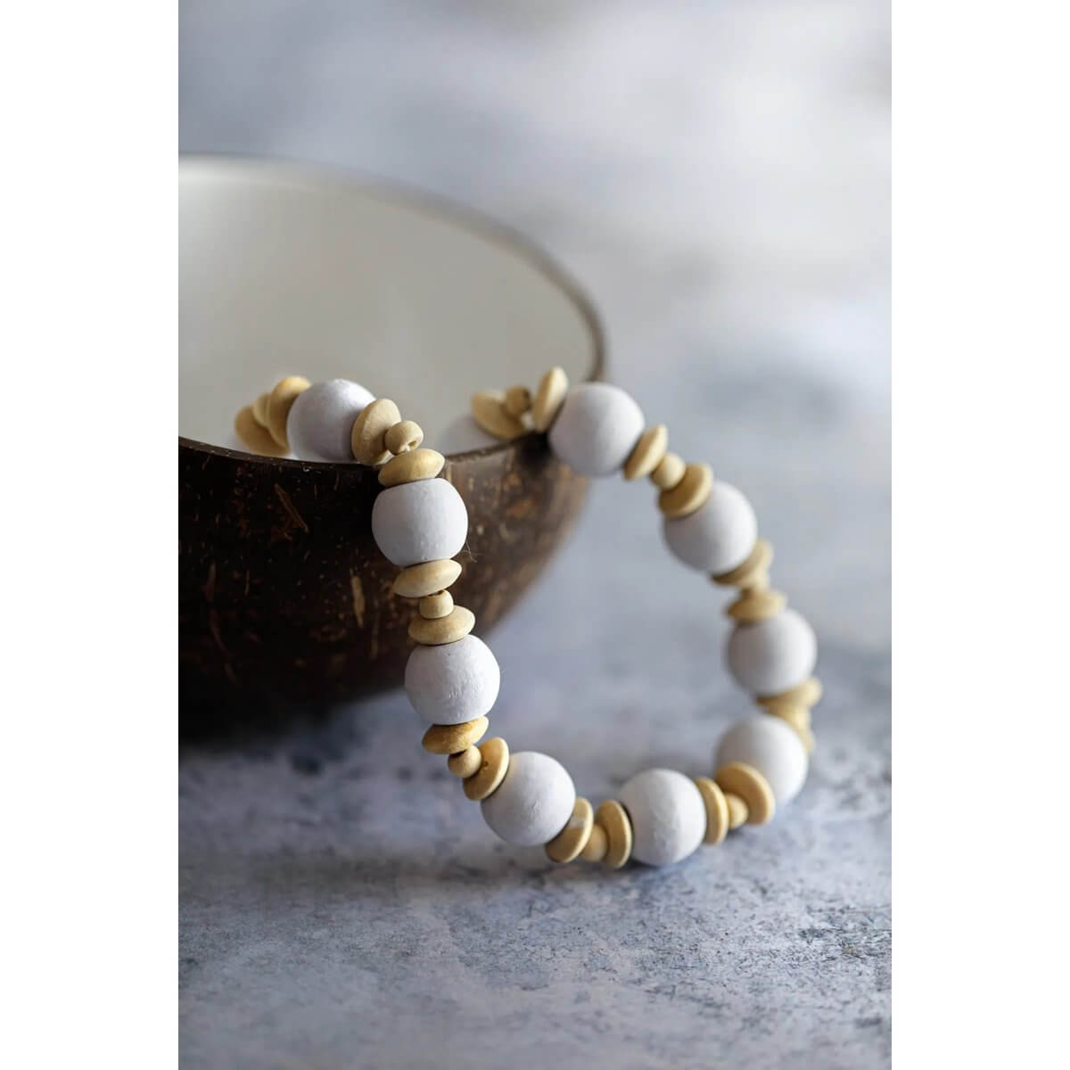 Bohemian Canggu necklace in natural white, featuring smooth wood beads. Perfect for any occasion with timeless design.