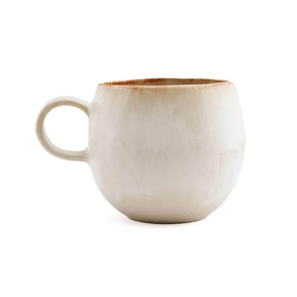 Portugese keramische koffiemok met uniek ontwerp, wit en een vleugje geel, perfect voor brunches, lunches en diners. Set van 6.