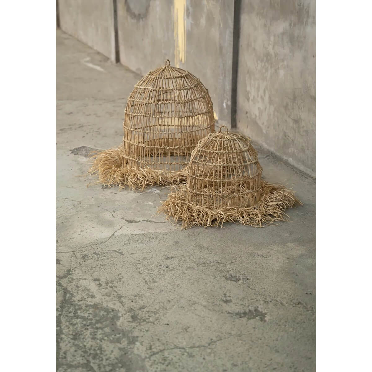 Casita hanglampen van mendonggras in natuurkleuren, perfect voor een tropische sfeer in huis of tuin. Handgemaakt, zonder bedrading.