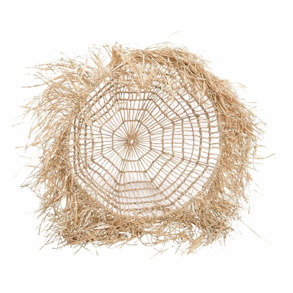 Bohemian-style De Casita-hanger in naturel, featuring handwoven mendong grass with fringe details for unique light patterns.