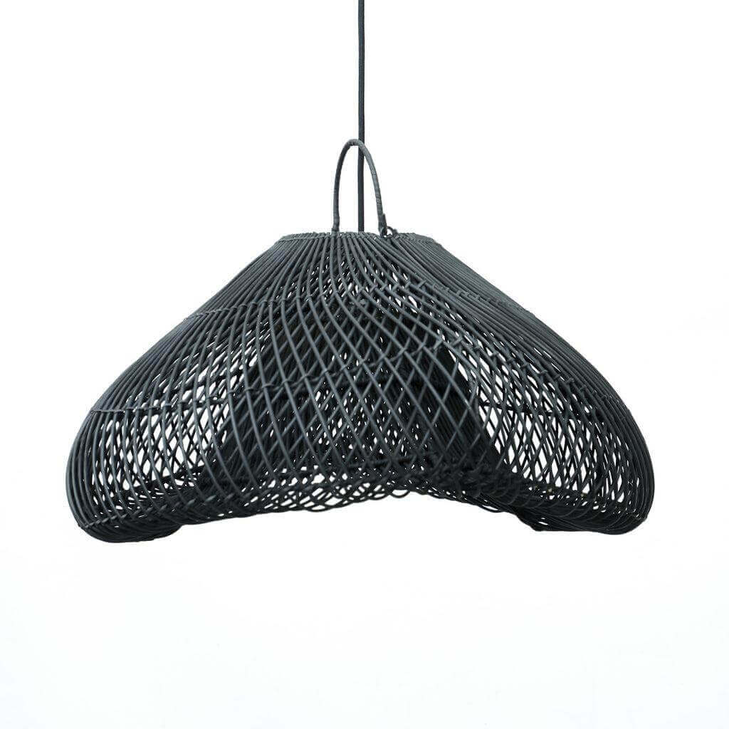 Wolkvormige zwarte rotan hanglamp met boho design voor sfeervolle inrichting