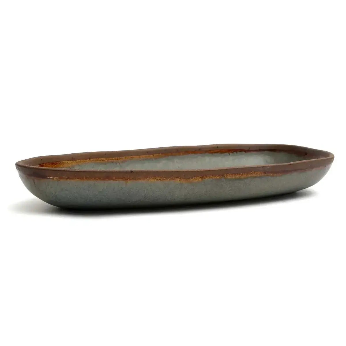 Handmade Portuguese ceramic serving bowl with elegant design and natural hues, part of the De Côa Serveerschaal set of 4.
