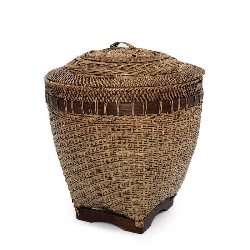 Handgemaakte rotan mand in natuurlijk bruin, 40x35x35 cm, met klassieke elegantie en diepe, gedetailleerde accenten.