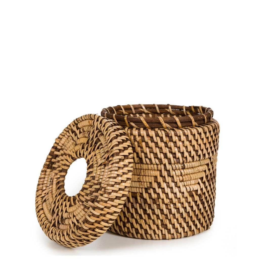 Rotan tissuehouder in natuurlijk bruin, stijlvol en praktisch voor elke ruimte. Handgeweven design, perfect voor op bureau of badkamer.
