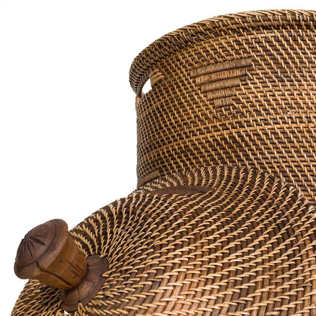 Handgeweven rotan wasmand XL met deksel in natuurlijke bruine kleur, perfecte etnische chique stijl voor elke kamer.