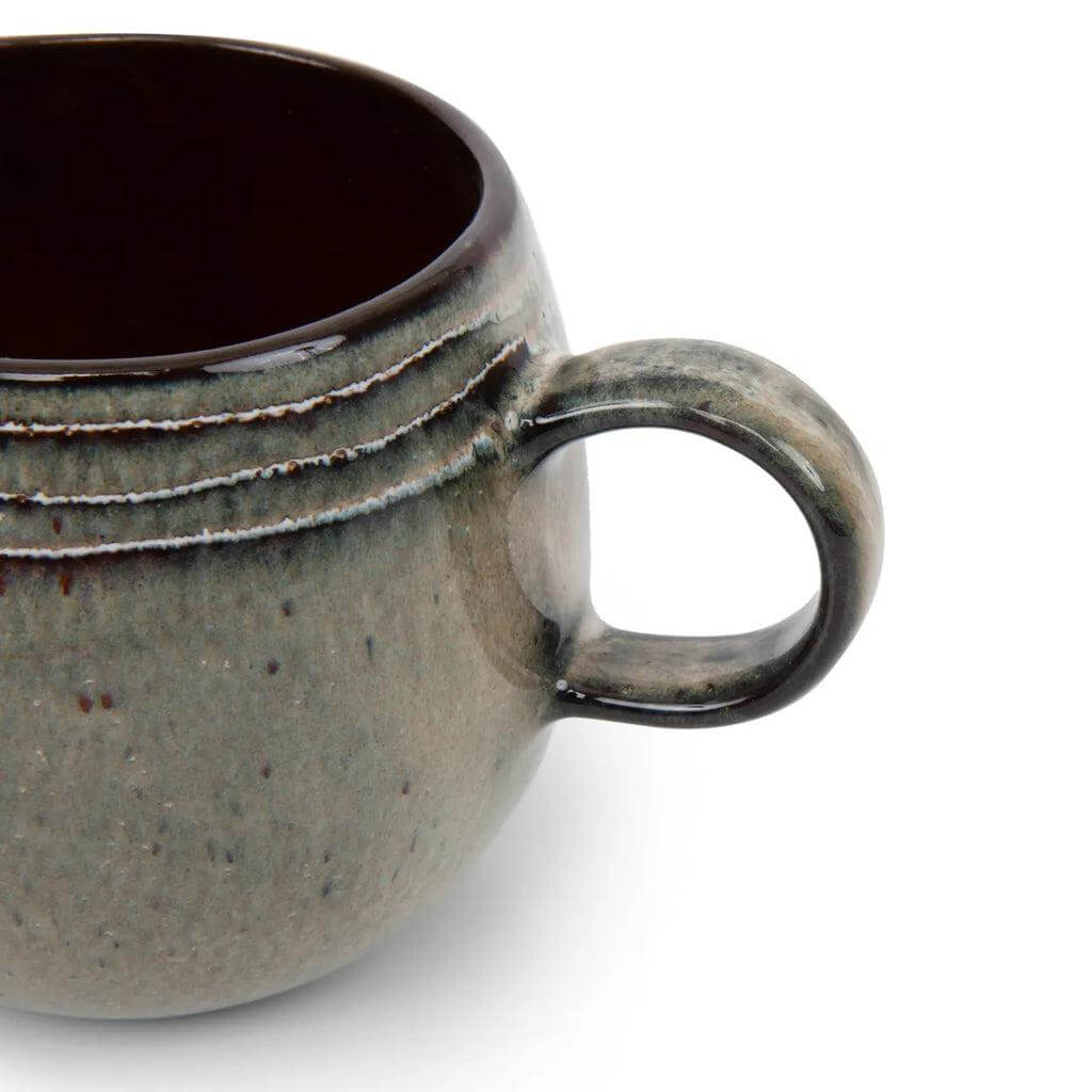 Portugese keramische koffiemok in gemengde kleuren, vaatwasmachinebestendig. Perfect voor luxe get-togethers. Aardewerk, stijlvol en uniek.