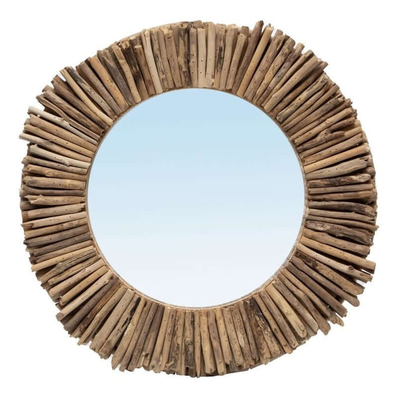 De Driftwood Halo Spiegel - M Bazar Bizar Deze prachtige spiegel is gemaakt door stukken drijfhout te verzamelen en ze rond het ronde glas in het midden te plaatsen. Geen enkele spiegel is precies hetzelfde!Er zijn nog twee andere ontwerpen verkrijgbaar e