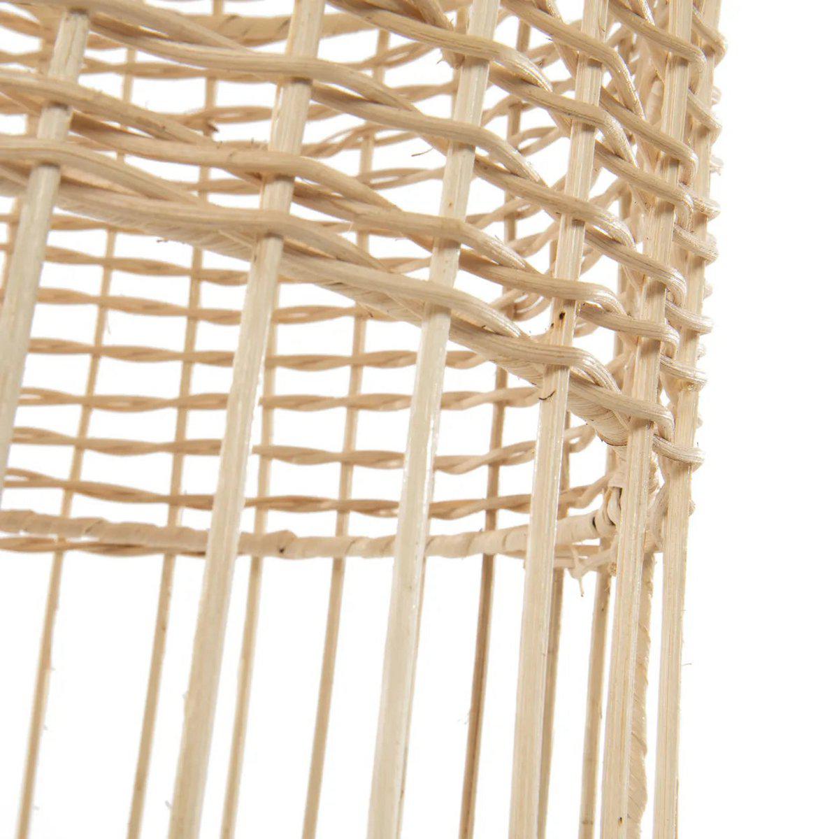 Close-up van de kooivormige rotan textuur van de De Elba hanglamp, ideaal voor een natuurlijke en kustachtige uitstraling.