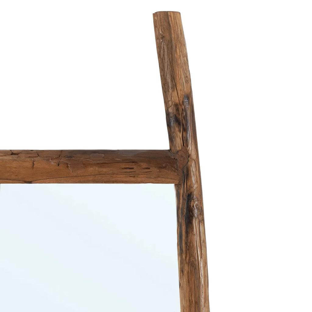 Detail van de De Fabulook Dressing Spiegel met natuurlijke houten omlijsting, perfect voor stijlvolle en functionele interieurs.