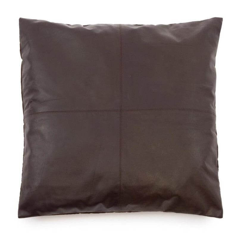 De Four Panel Leather Kussenhoes - Chocolade - 60x60 Bazar Bizar Ons vierkant lederen vier panelen kussen in chocoladekleur voegt een stijlvol textuurelement toe aan uw zacht meubilair. Een onmisbaar stuk om een chique uitstraling te geven aan uw woonkame
