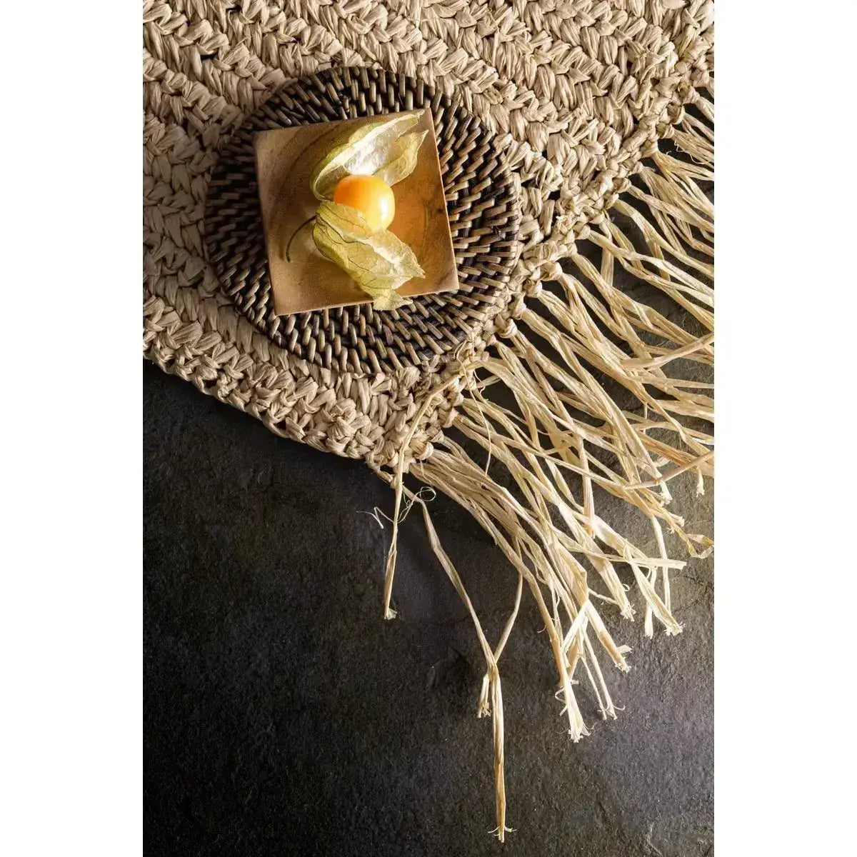 De Fringe Raffia Placemat Rechthoekig - Naturel-placmat-Bazar Bizar Living-Ik Hout ervan.