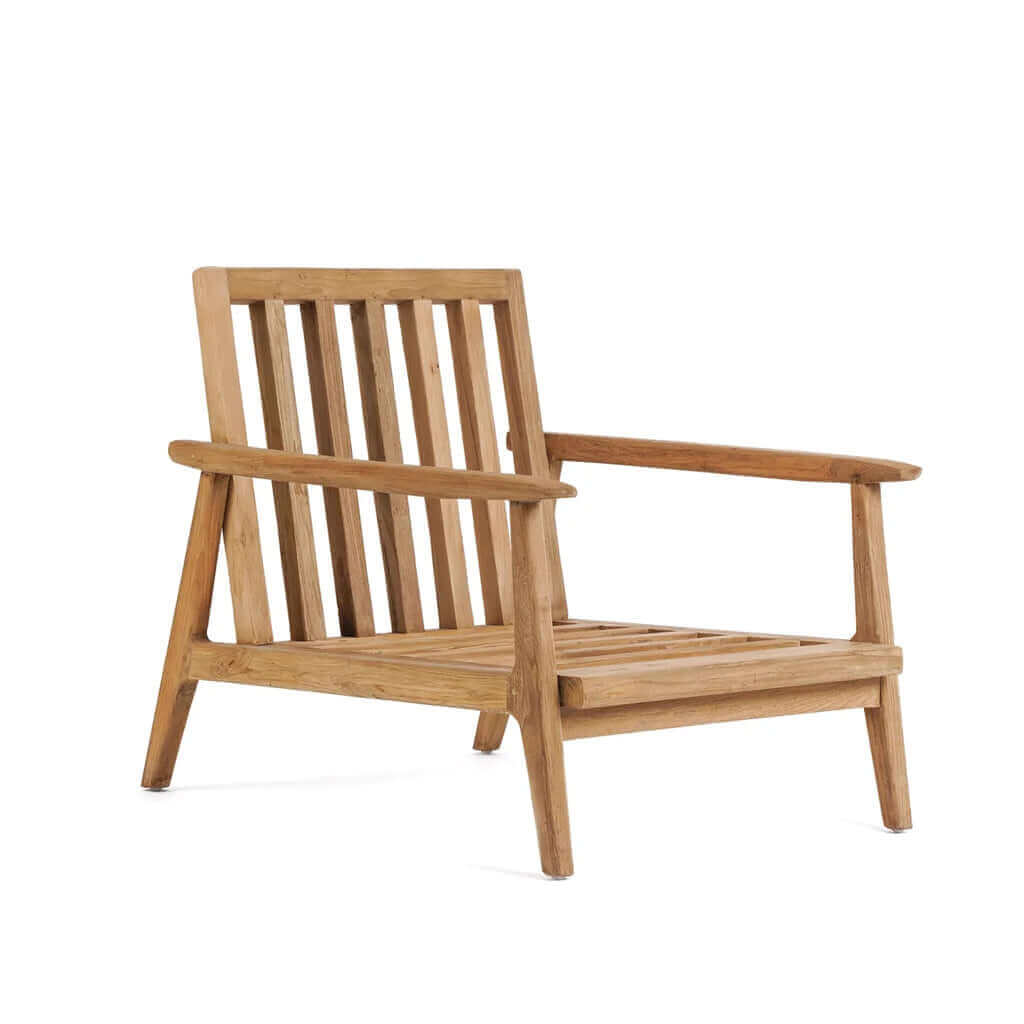 Eenzitsbank van gerecycled teakhout, perfect voor buiten, met stijlvol minimalistisch ontwerp. Ideaal voor ontspanning in de natuur.