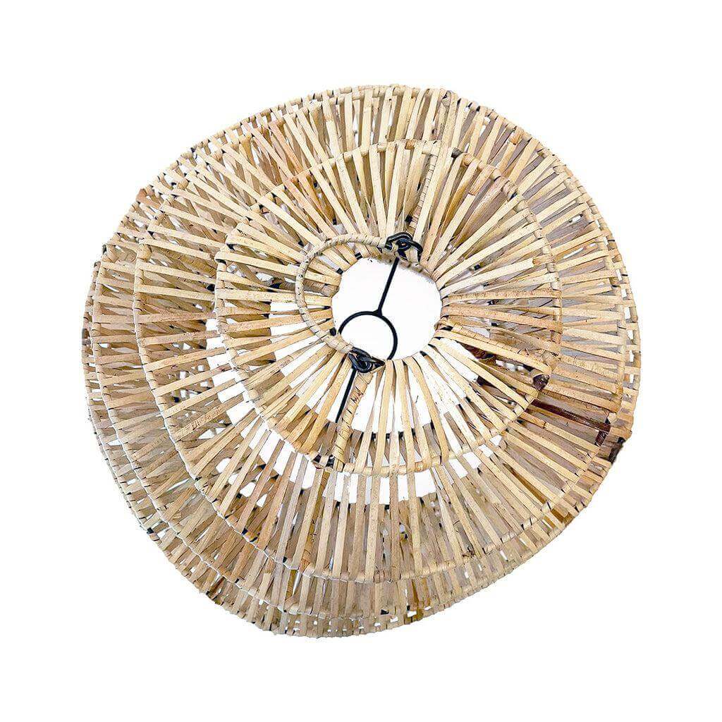 Hanglamp gemaakt van rotan met natuurlijk ontwerp, De Good Vibes Pendant creëert fascinerende lichtpatronen voor uw interieur.