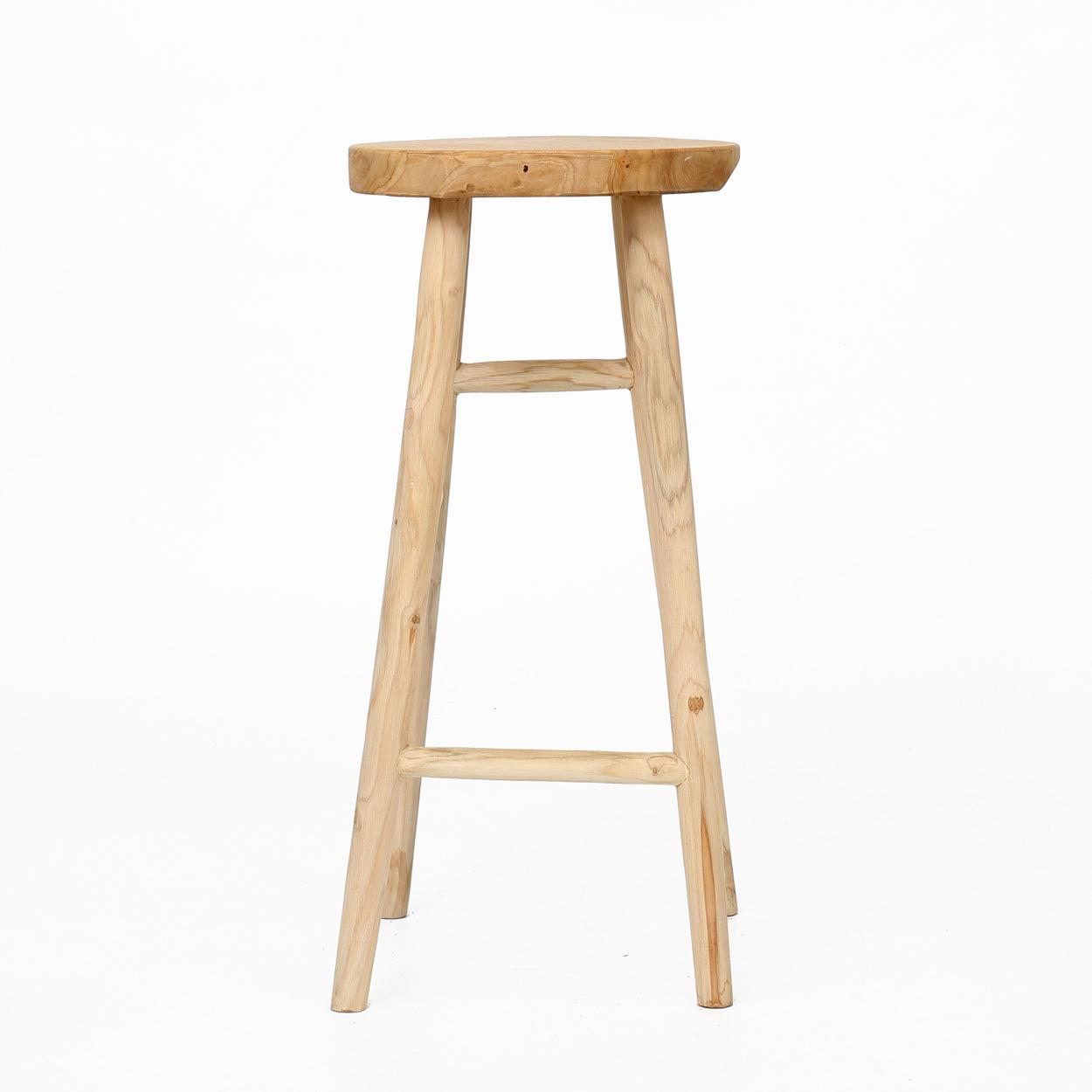 Houten Kedut Barkruk voor tuinfeesten. Perfect voor buitenbars, gemaakt van duurzaam massief teakhout. Handgemaakt en authentiek.
