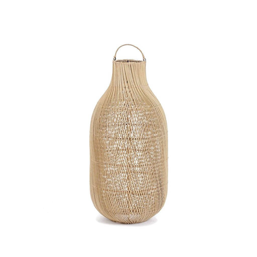 De Kendi Hanglamp in natuurlijke rotan, elegant geweven voor een rustieke en moderne uitstraling, perfect voor elk interieur.