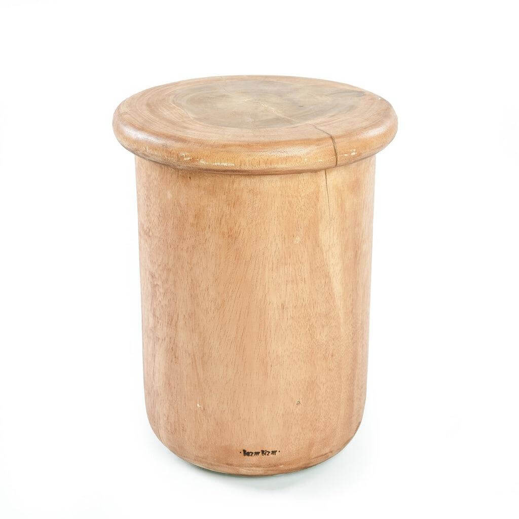 De elegante Killa Kruk in naturel, perfect als kruk of bijzettafel. Hoogwaardige suarhout afwerking voor binnen en overdekt buiten.