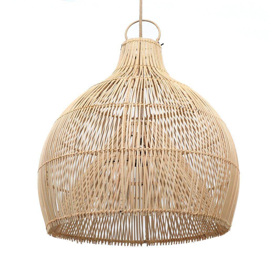 Handgemaakte rotan hanglamp De Lobster Trap in vaasvorm, kleur naturel; perfect voor elk interieur met een kuststijl.