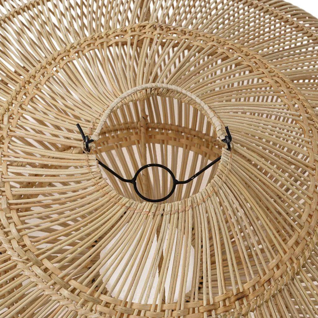 De Macaron Hanglamp XL in naturel rotan, met speelse elegantie en handgemaakt design, perfecte verlichting voor elke kamer.