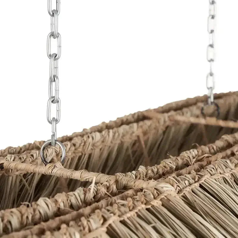 Nyang Nyang hanglamp van natuurlijk zeegras met metalen ketting, ideaal voor hoge plafonds.