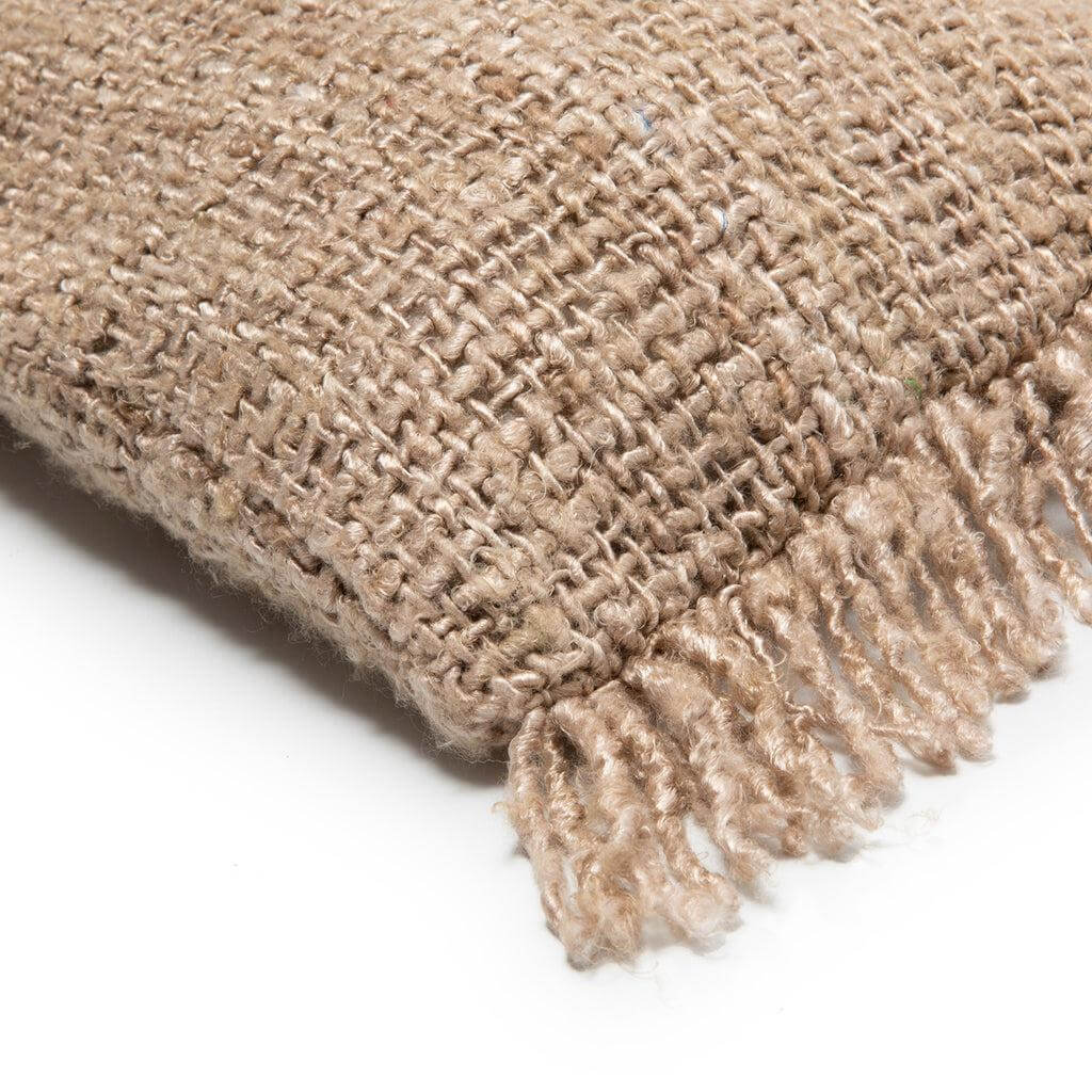 Alt Tag: Beige kussenhoes van zachte katoen met boho-look, perfect voor interieur en tuin, formaat 30x50 cm.