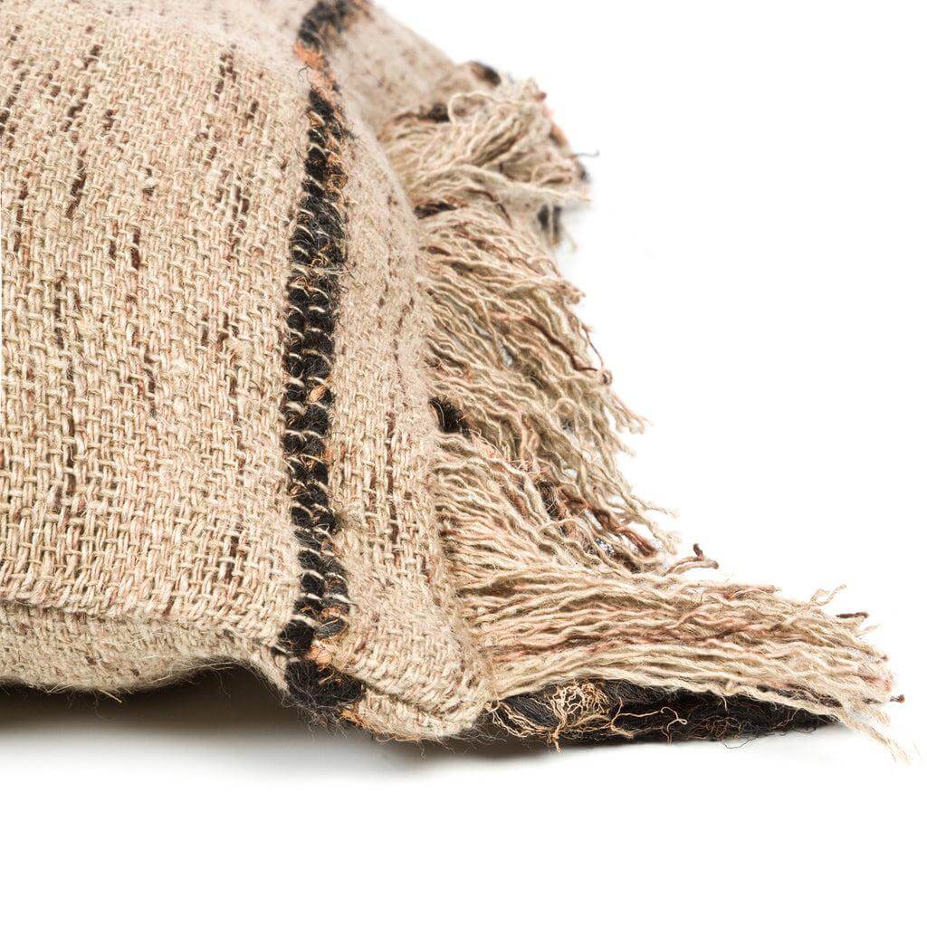 Beige zwarte kussenhoes in boho-stijl van zacht katoen, 40x40 cm. Perfect voor een chique touch in interieur, tuin of patio.