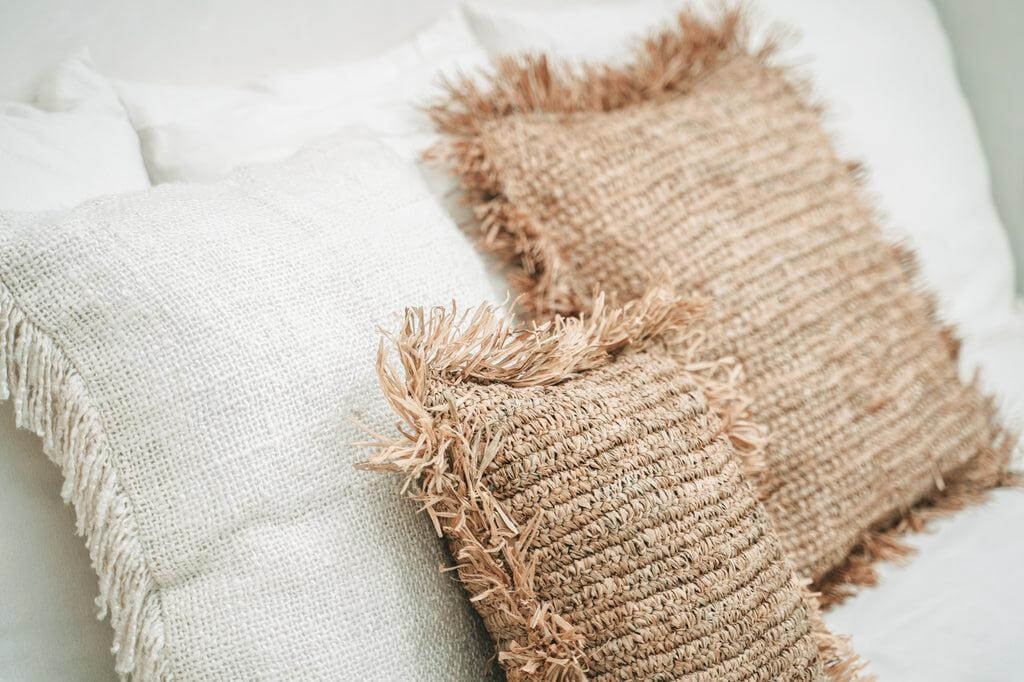 Oh My Gee kussenhoes in crème 60x60cm, boho stijl voor stijlvolle interieur of tuin, zonder binnenkussen. Zacht katoen.