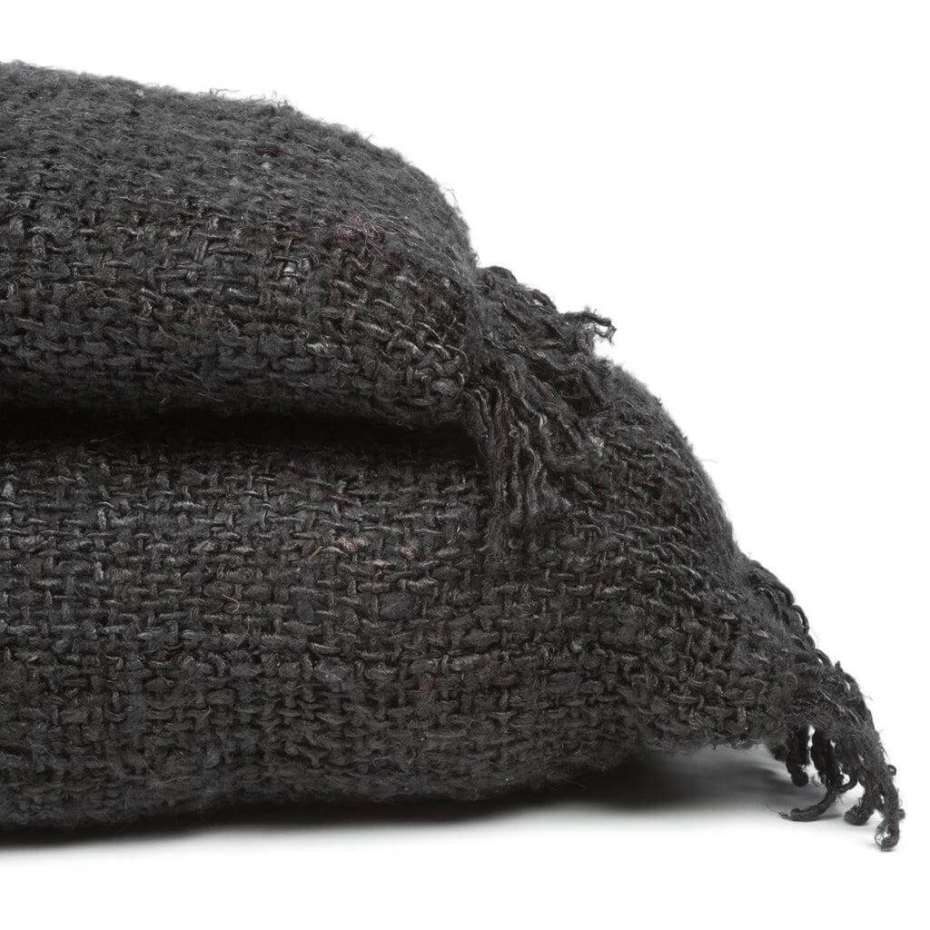 De Oh My Gee kussenhoes marinezwart 35x100, voegt boho-sfeer toe aan interieur. Stijlvol en chic, gemaakt van zacht katoen. Geen binnenkussen.