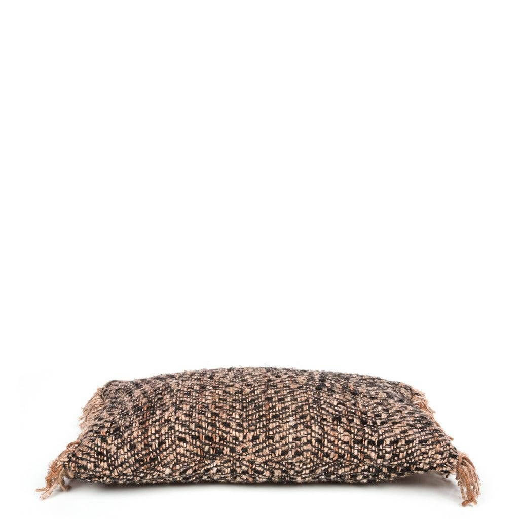 De Oh My Gee Kussenhoes in Zwart Koper, 30x50 cm, voegt een boho-touch toe aan je interieur. Perfect voor huis of tuin, zonder binnenkussen.