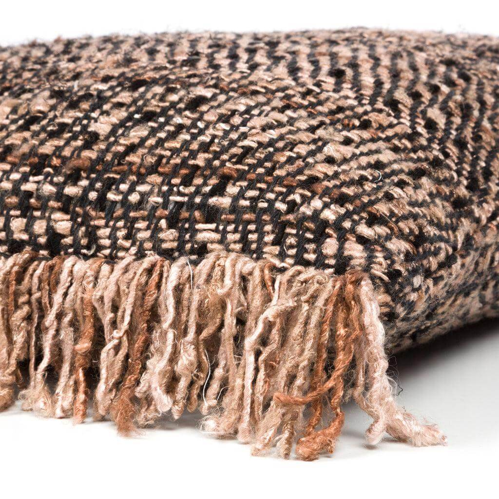 De Oh My Gee kussenhoes in zwart koper, boho-stijl, 40x40 cm, zonder binnenkussen, zachte katoenen textuur.
