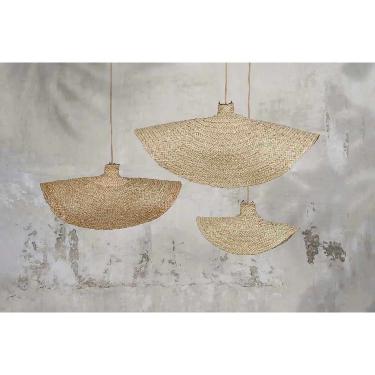 De Qubba Hanger XL in naturel, crafted from woven water hyacinth. Organic bohemian light fixture creating cozy patterns.