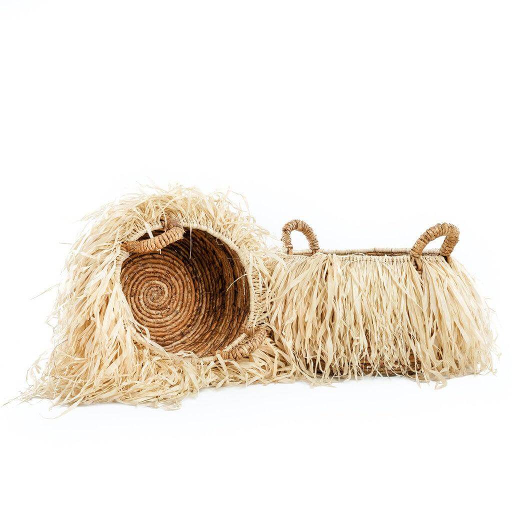Tropische De Raffia Mand M gemaakt van bananenblad met raffia strengen voor exotische opbergruimte, in natuurlijke kleur.
