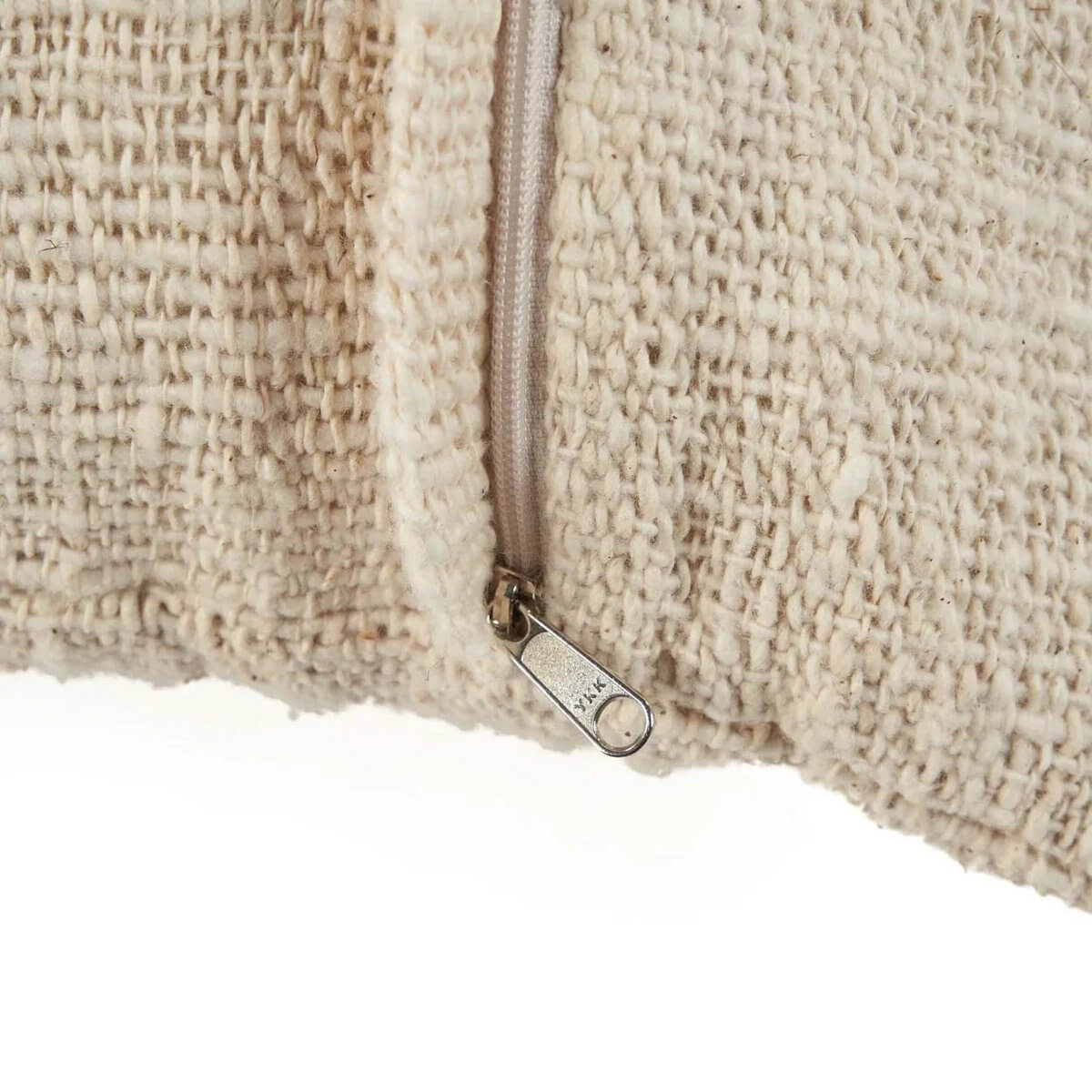 Natuurlijke Sahara kussenhoes met rits, textuur en warmte, ideaal om avontuurlijke sfeer in jouw interieur te brengen.