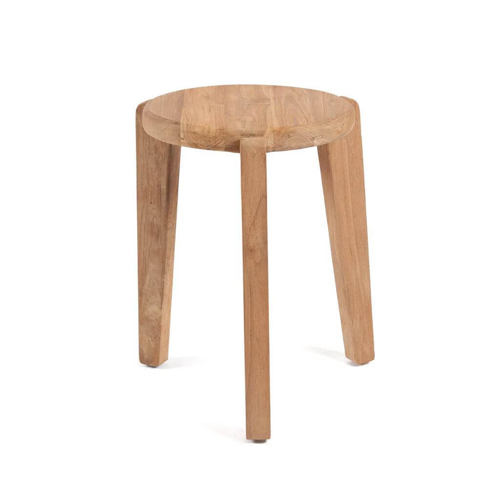 De Seseh bijzettafel van gerecycled teakhout voor binnen- en buitengebruik, met een natuurlijke en rustieke charme.