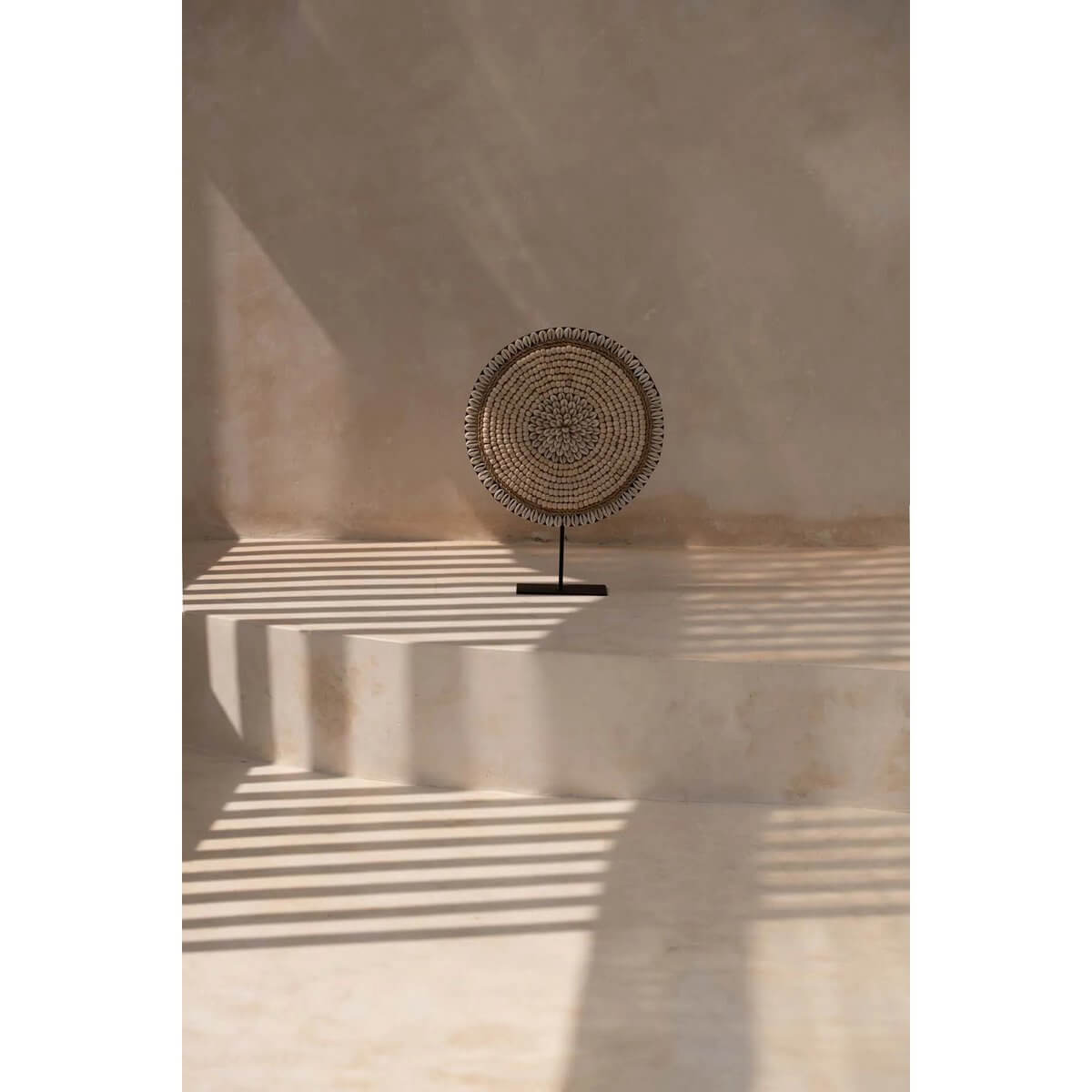 Elegant De Shell Martinique on Stand, natural white seashell design, adds coastal charm to home decor with its sleek style.