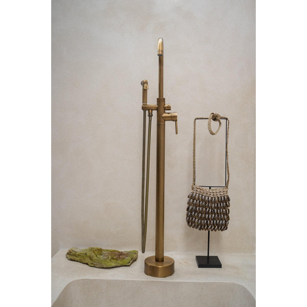 De Shell-portemonnee op standaard-Bazar Bizar Living-Ik Hout ervan.