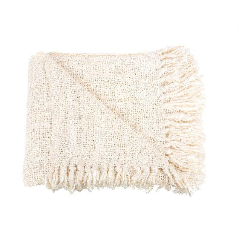 Luxe handgeweven crème katoenen plaid met franjes, creëert warmte en gezelligheid in huis.