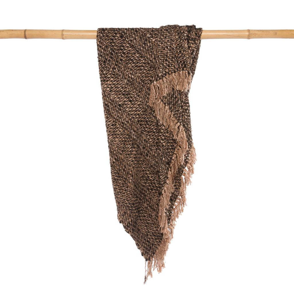 Zwart Koper handgeweven katoenen plaid met franjes, gewafelde structuur en zijden uitstraling. Perfecte aanvulling voor warme sfeer.